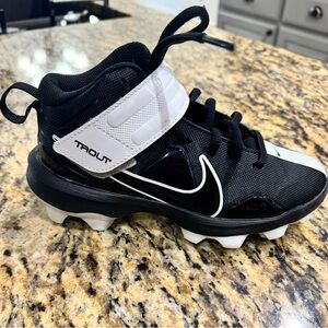 Nike Trout Baseball Cleats Black and White Size 1Y